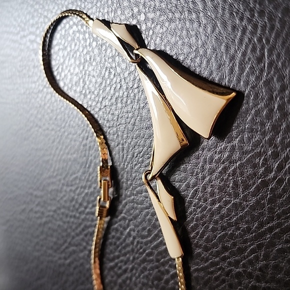 Trifari Jewelry - VTG Trifari necklace